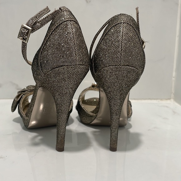 Sparkly Gold and Black Pumps - Picture 10 of 10